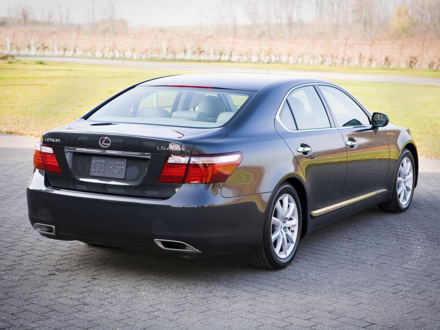  Lexus LS460 2006 года  (фото 10 из 200)
